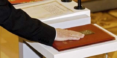 Для инаугурации Владимира Путина изготовили обнуленный экземпляр Конституции
