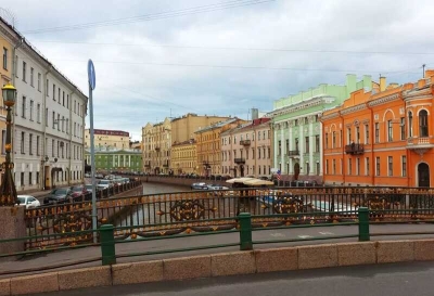 Рабочие со стройки спасали пассажиров после аварии с автобусом в Петербурге